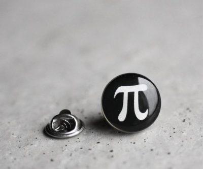 Pi szimbólum nemesacél kitűző - Övcsatbolt